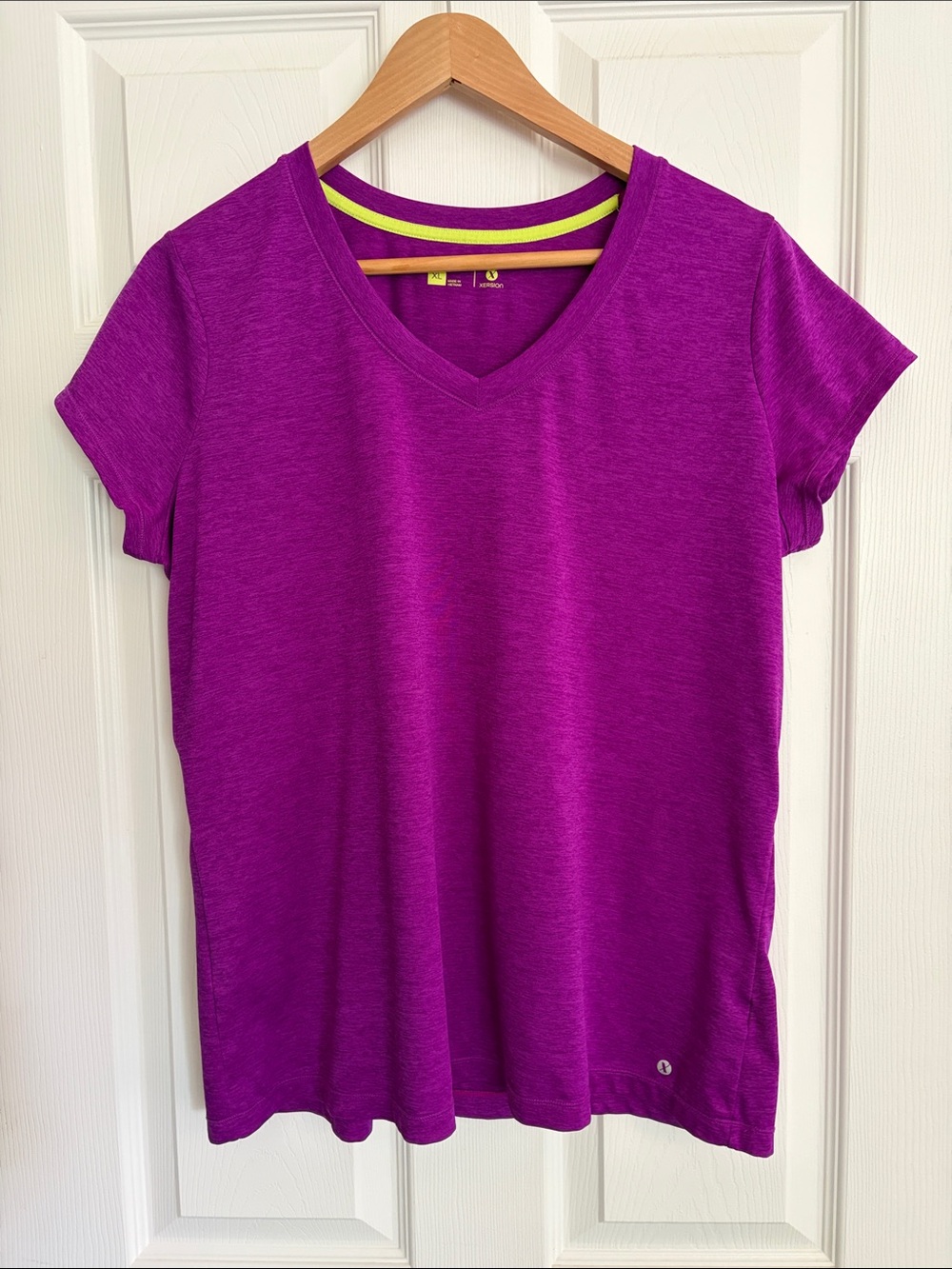 Xersion Women’s Raspberry V-Neck Short Sleeve Tee, size XL